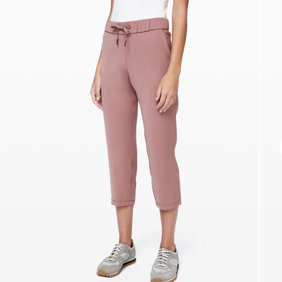 EUC Lululemon On the Fly Crop *Woven 23" Size 6 - Picture 2 of 14